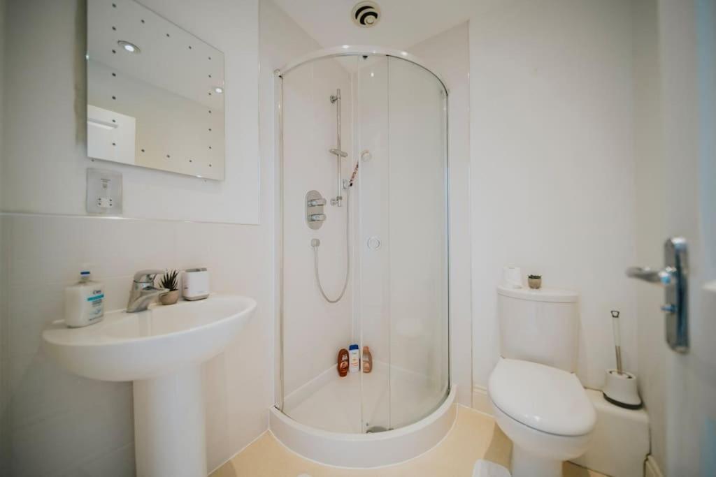 Linen Cottage- Parking, Leds, 4K Tvs, 5G Wifi And More! Bath Exterior foto