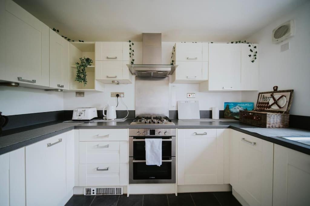 Linen Cottage- Parking, Leds, 4K Tvs, 5G Wifi And More! Bath Exterior foto