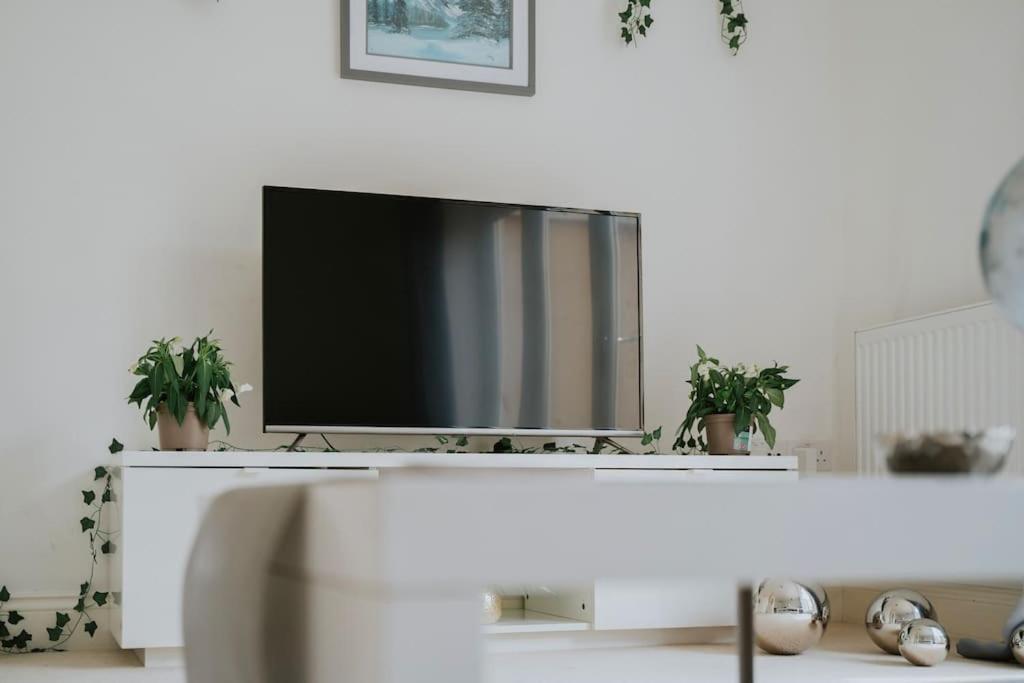 Linen Cottage- Parking, Leds, 4K Tvs, 5G Wifi And More! Bath Exterior foto