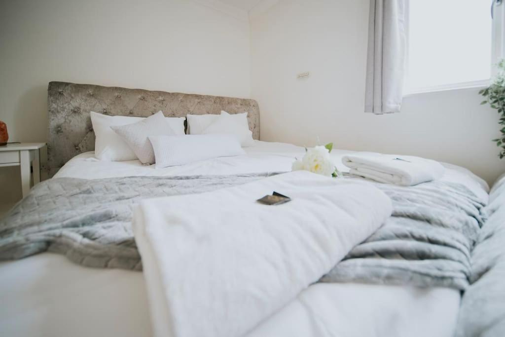 Linen Cottage- Parking, Leds, 4K Tvs, 5G Wifi And More! Bath Exterior foto