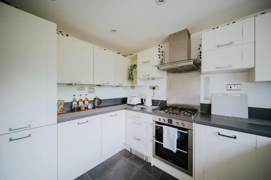 Linen Cottage- Parking, Leds, 4K Tvs, 5G Wifi And More! Bath Exterior foto
