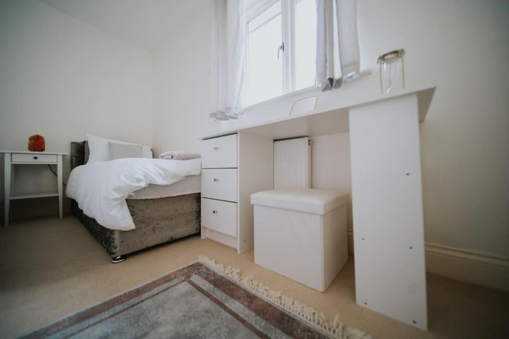 Linen Cottage- Parking, Leds, 4K Tvs, 5G Wifi And More! Bath Exterior foto
