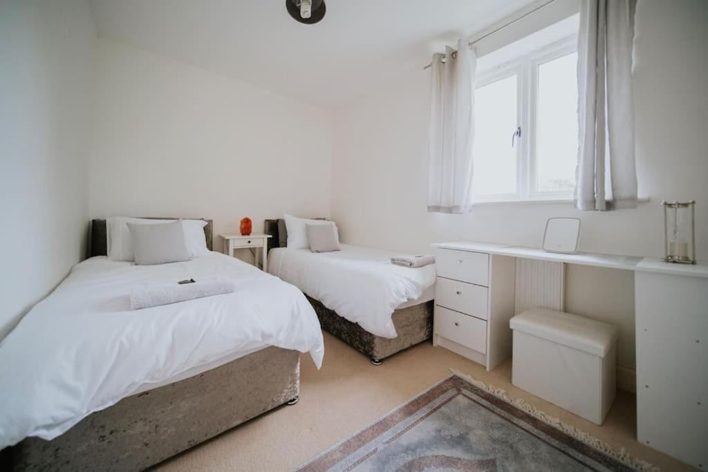 Linen Cottage- Parking, Leds, 4K Tvs, 5G Wifi And More! Bath Exterior foto